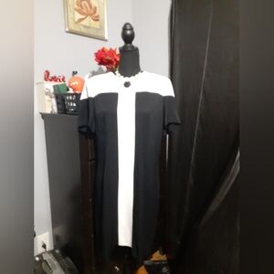 Betsy's Things Petite T Squa Dress Short Sleeve Black White Button Detail  14